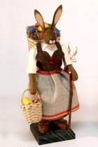 Details-Osterhasenfrau mit Tragkorb 19cm - Fa. Steglich