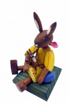 Details-Osterhasenmädchen sitzend mit Puppe 8 cm gelb - Fa. Steglich
